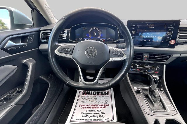 Used 2025 Volkswagen Jetta SE FWD image 6