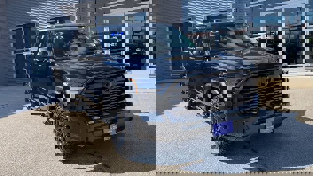 Used 2023 Toyota Tundra SR5 w/ SR5 Convenience Package image 4