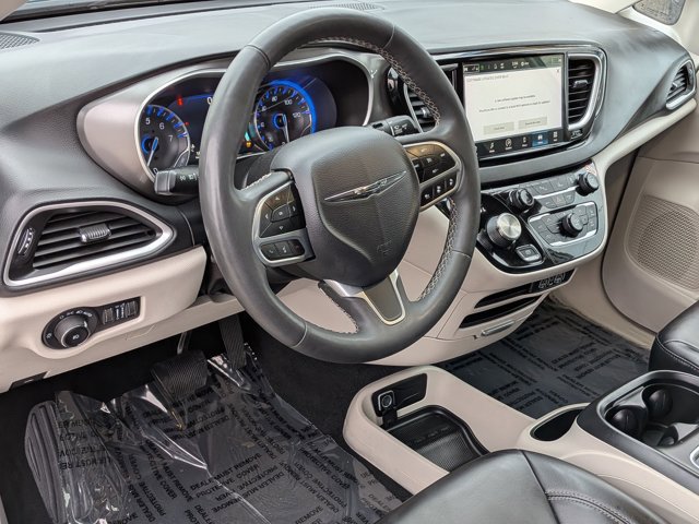 Used 2023 Chrysler Pacifica Touring-L FWD image 12