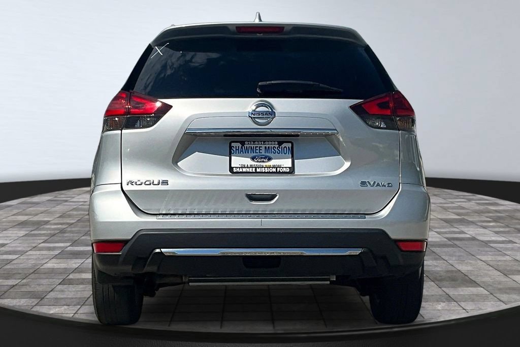 Used 2017 Nissan Rogue SV AWD/4WD image 5