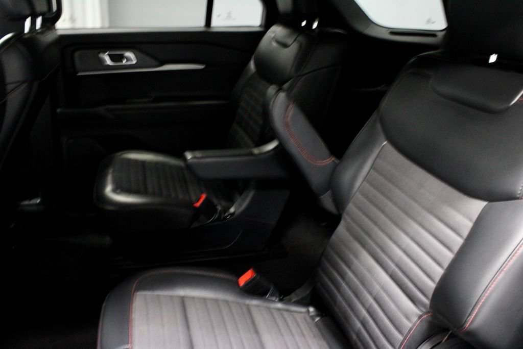 Certified 2025 Ford Explorer ST-Line AWD/4WD image 23