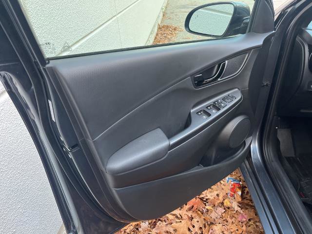 Used 2018 Hyundai Kona Limited image 19