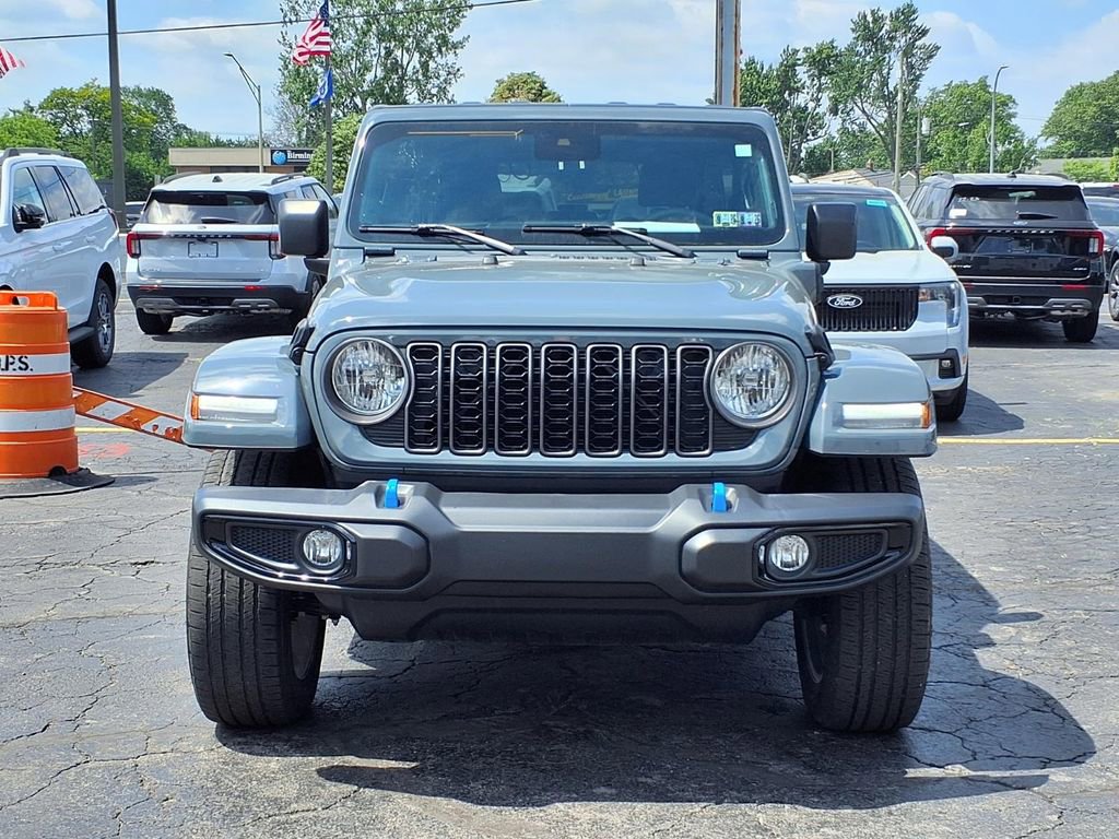 Used 2024 Jeep Wrangler Unlimited w/ Convenience Group AWD/4WD image 23