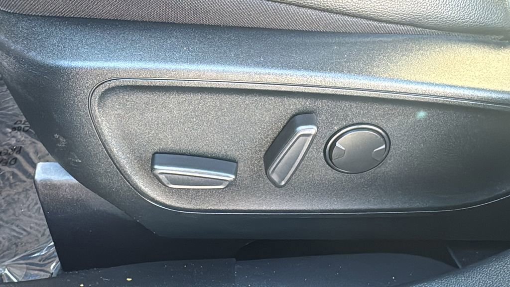 Certified 2020 Ford Escape Titanium AWD/4WD image 20