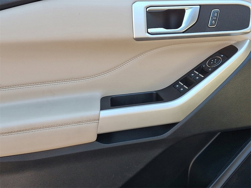 Certified 2022 Ford Explorer XLT w/ Equipment Group 202A image 13