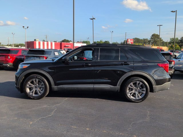 Certified 2021 Ford Explorer XLT w/ Equipment Group 202A RWD image 7