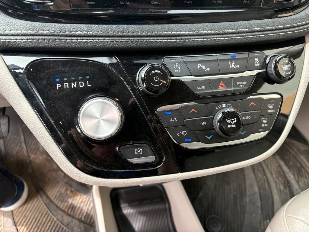 Used 2021 Chrysler Pacifica Touring-L AWD/4WD image 21