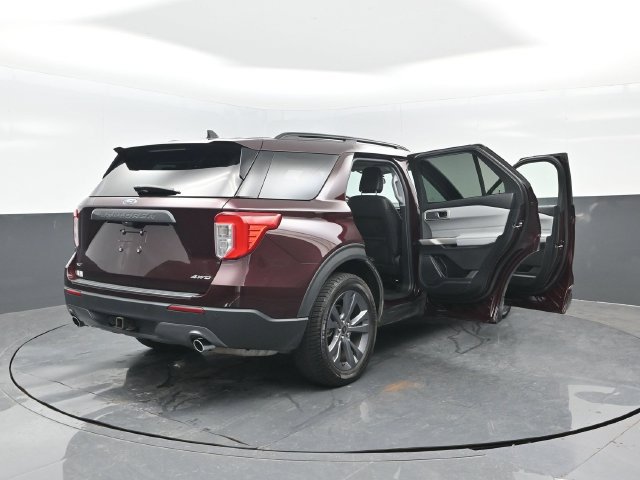 Certified 2022 Ford Explorer XLT w/ Equipment Group 202A AWD/4WD image 32