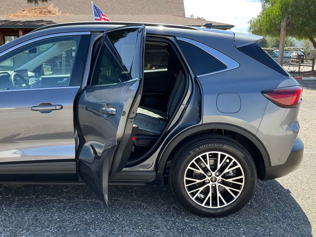 Certified 2024 Ford Escape SE w/ PHEV Premium Package FWD image 21