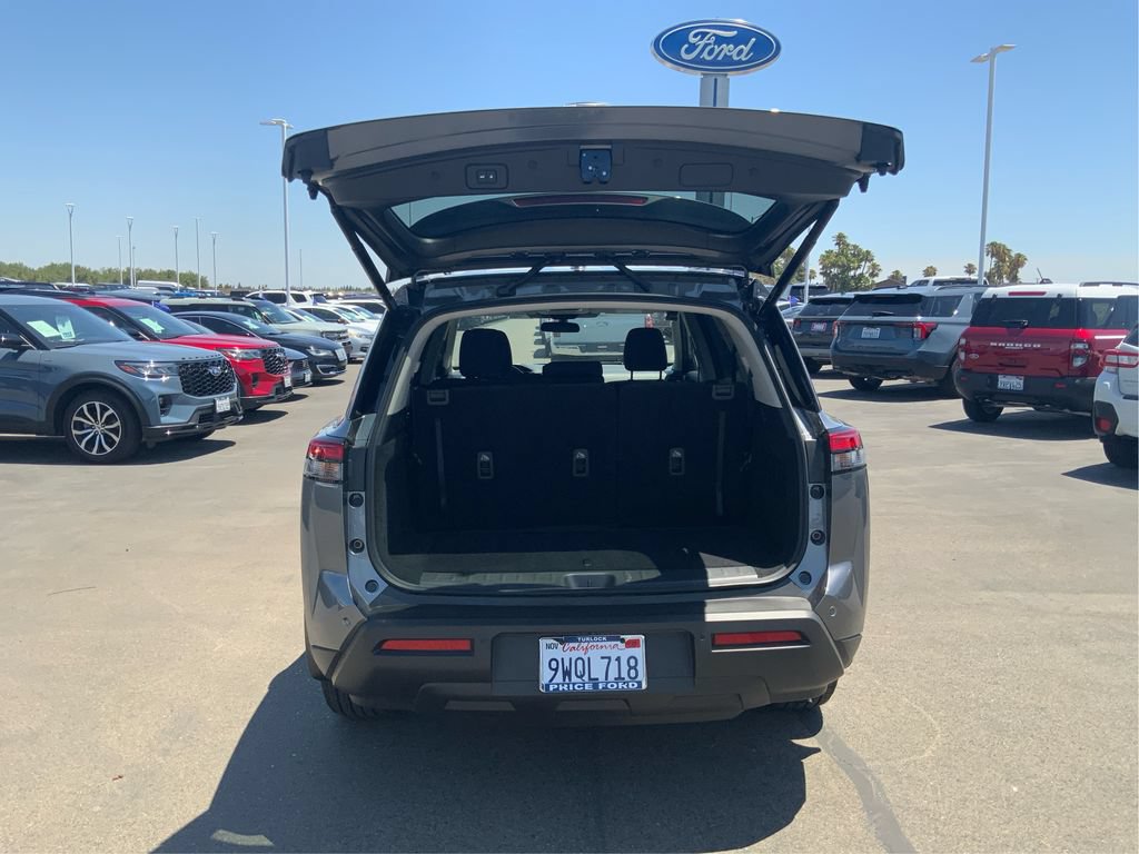 Used 2025 Nissan Pathfinder SV FWD image 12