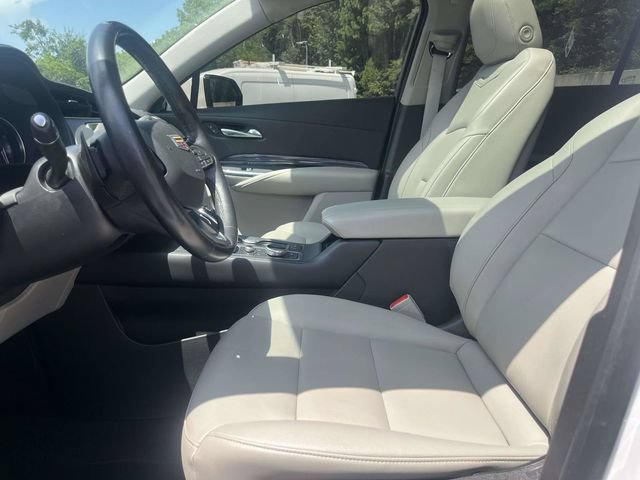 Used 2023 Cadillac XT4 Luxury w/ Cold Weather Package FWD image 23