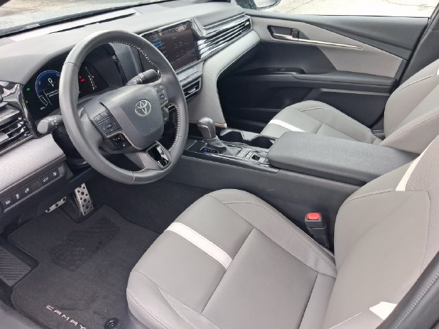 Used 2026 Toyota Camry SE FWD image 11