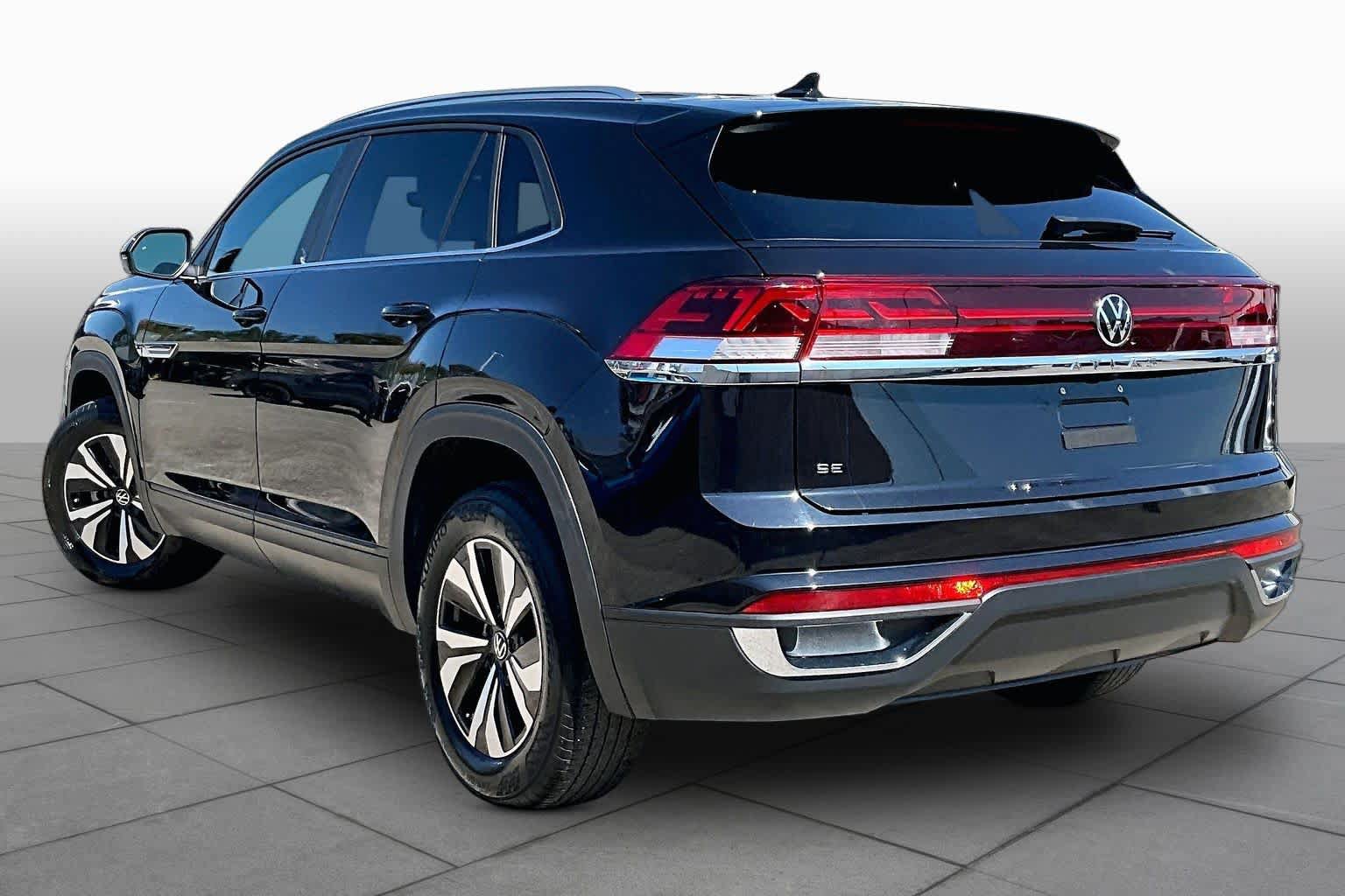 Used 2024 Volkswagen Atlas Cross Sport SE FWD image 12