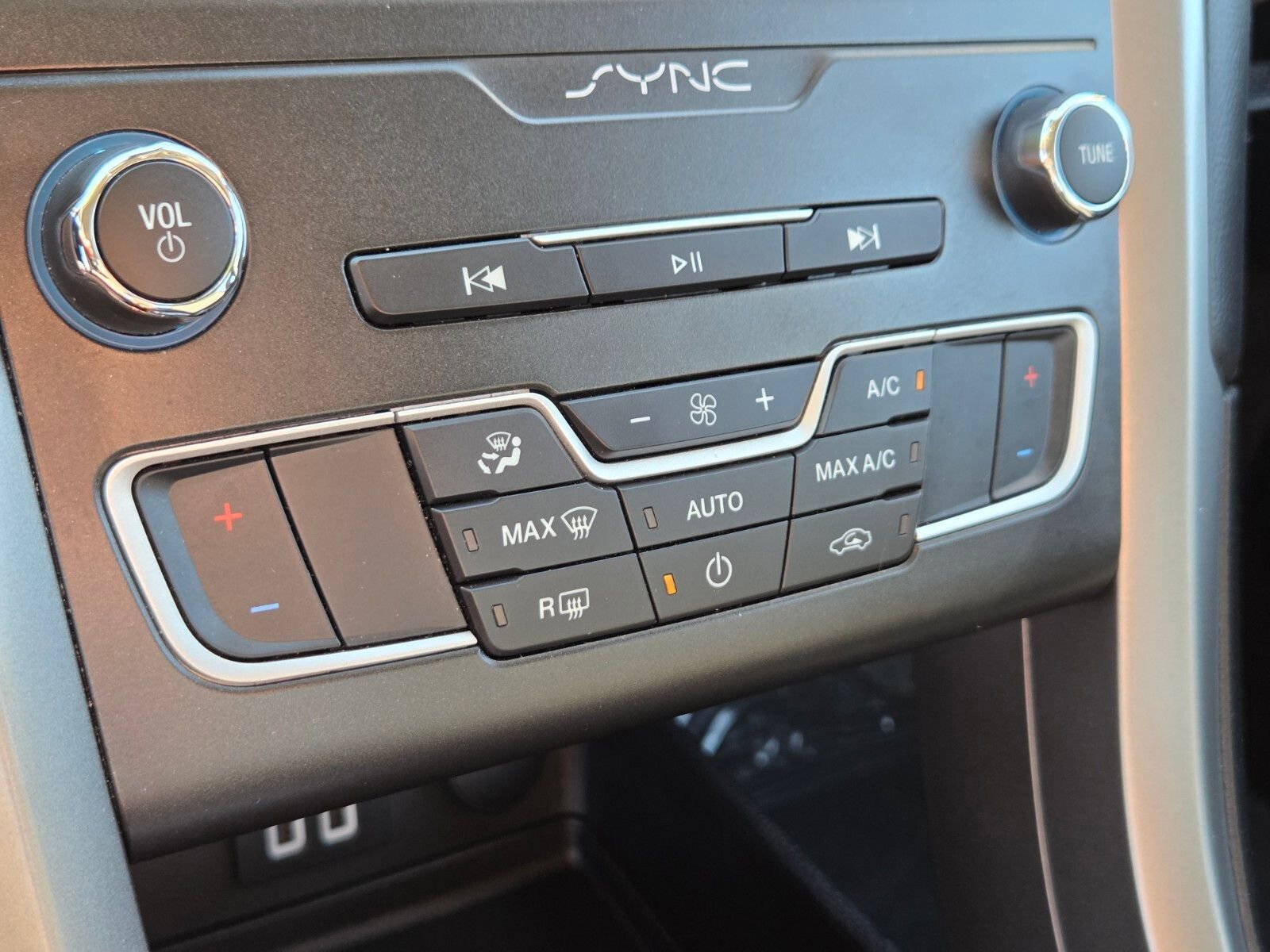 Certified 2020 Ford Fusion SE image 22