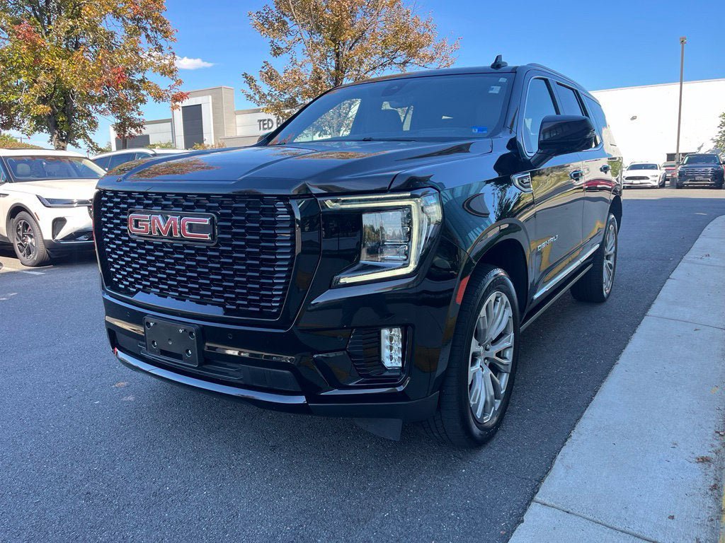 Used 2022 GMC Yukon Denali w/ Denali Premium Package AWD/4WD image 3