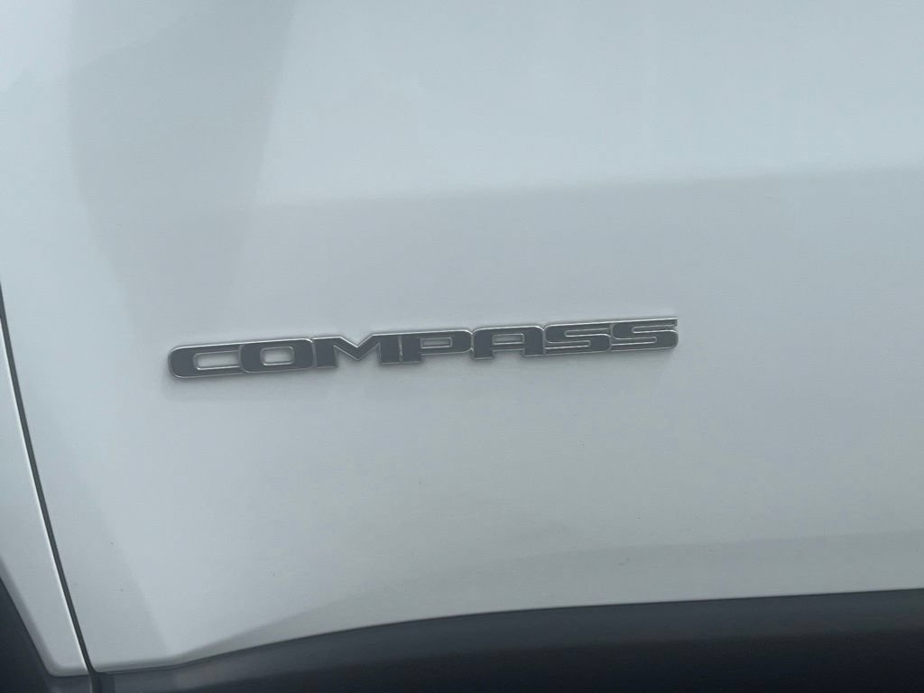Used 2024 Jeep Compass Latitude AWD/4WD image 6