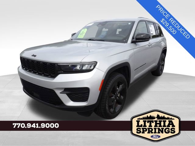 Used 2023 Jeep Grand Cherokee Altitude AWD/4WD image 3