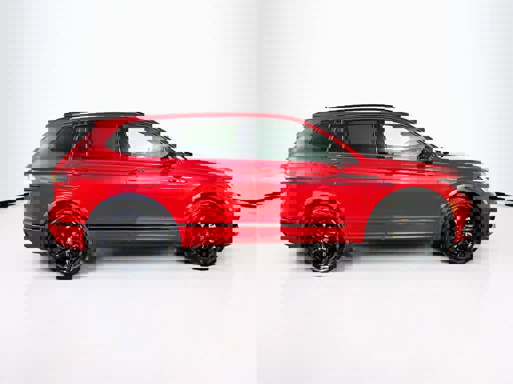 Used 2024 Volkswagen Tiguan SE R-Line image 6