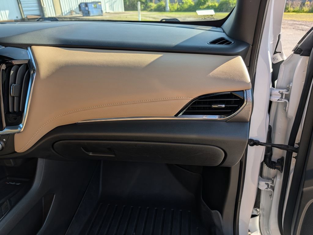 Used 2023 Chevrolet Traverse Premier FWD image 23