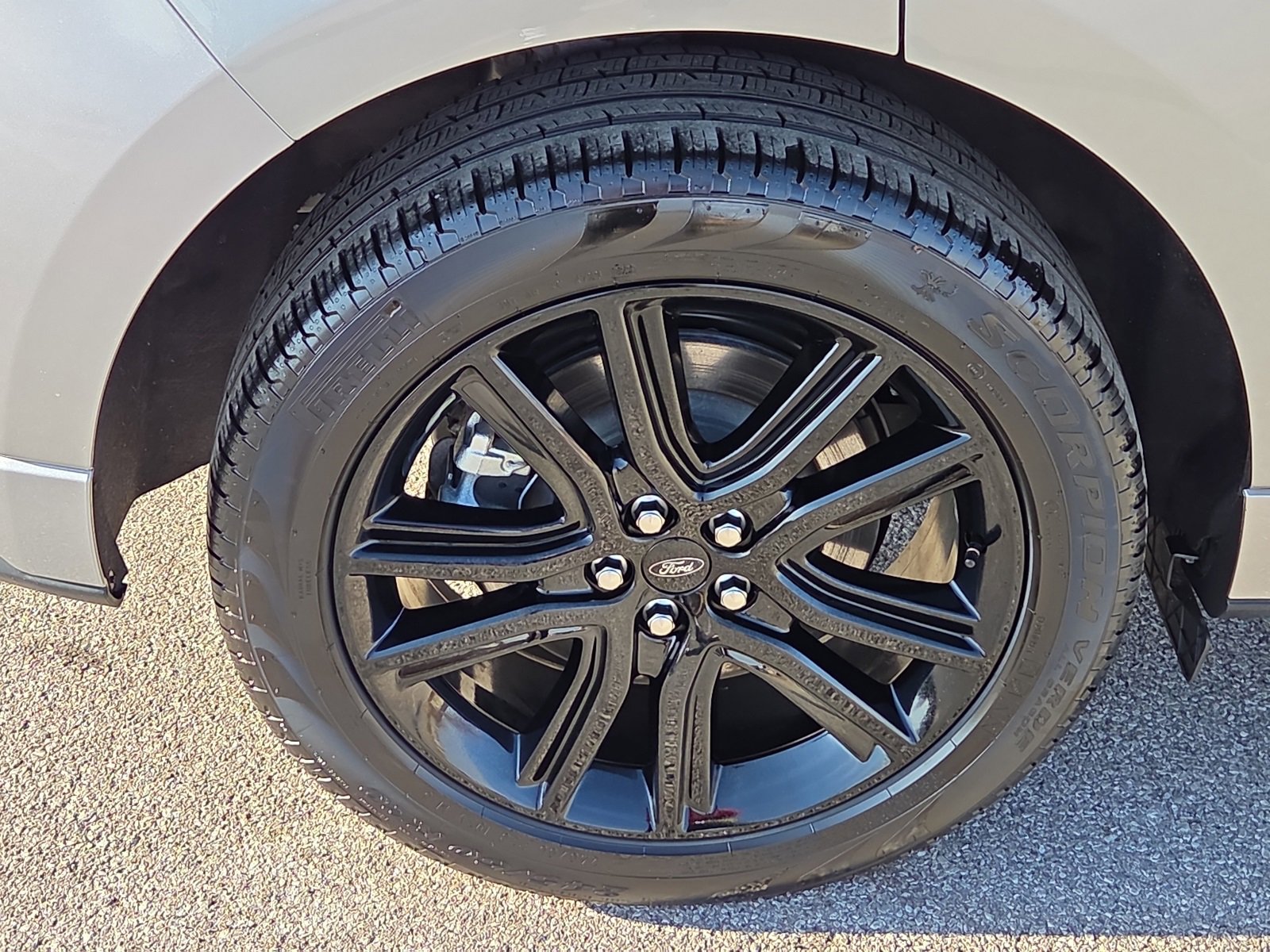 Certified 2024 Ford Edge ST-Line w/ Class II Trailer Tow Package image 7