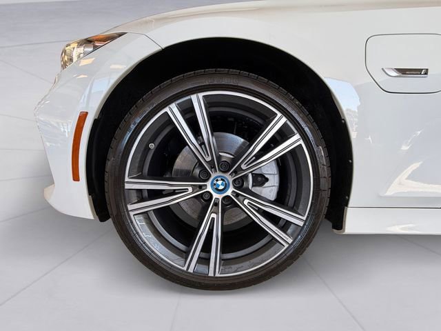 Used 2023 BMW 330e xDrive w/ Driving Assistance Package AWD/4WD image 9