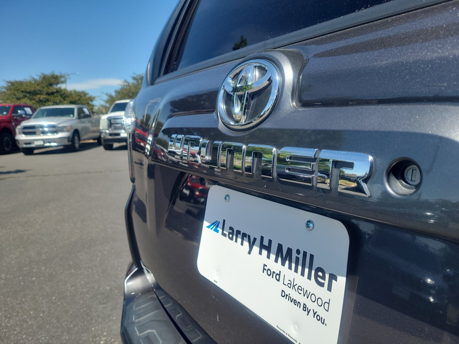 Used 2020 Toyota 4Runner SR5 AWD/4WD image 24