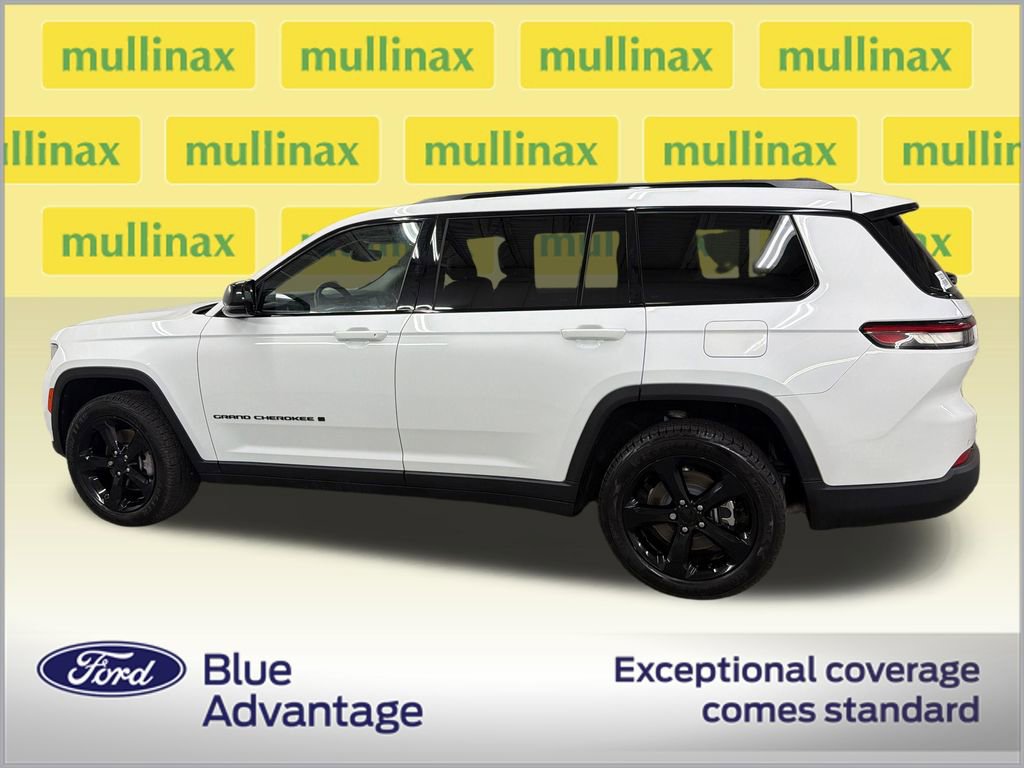 Used 2022 Jeep Grand Cherokee L Limited w/ Black Appearance Package AWD/4WD image 11