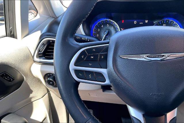 Used 2023 Chrysler Pacifica Touring-L FWD image 17