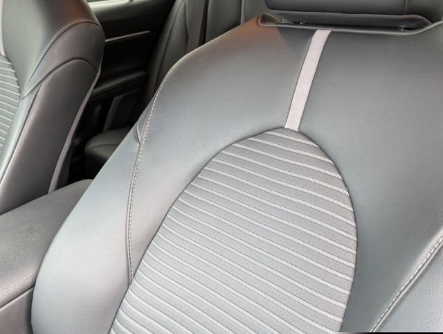 Used 2020 Toyota Camry SE image 19