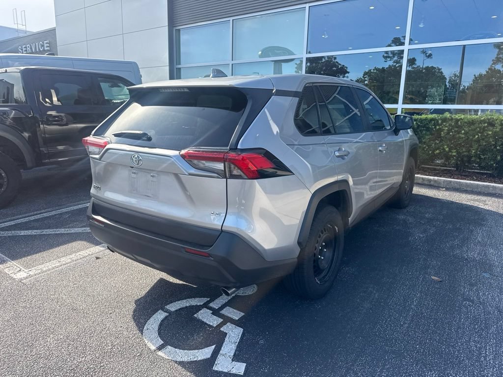 Used 2022 Toyota RAV4 LE FWD image 6