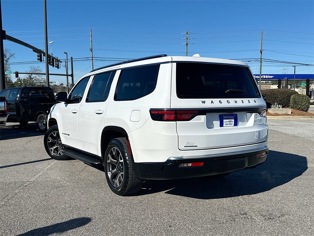 Used 2023 Jeep Wagoneer Series III w/ Preferred Equipment Group image 2