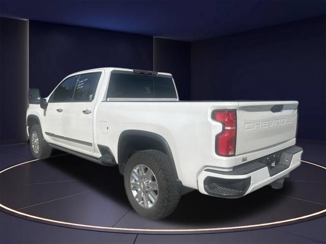 Used 2024 Chevrolet Silverado 2500 High Country w/ High Country Premium Package AWD/4WD image 2