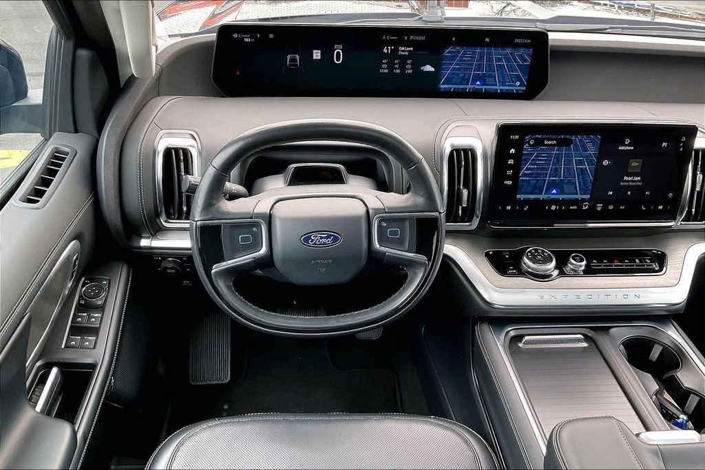 Certified 2025 Ford Expedition Platinum AWD/4WD image 4