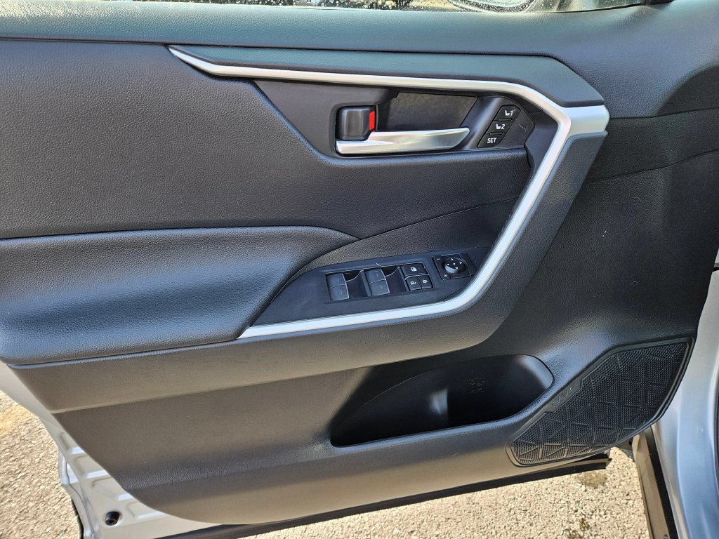 Used 2022 Toyota RAV4 XLE Premium AWD/4WD image 22
