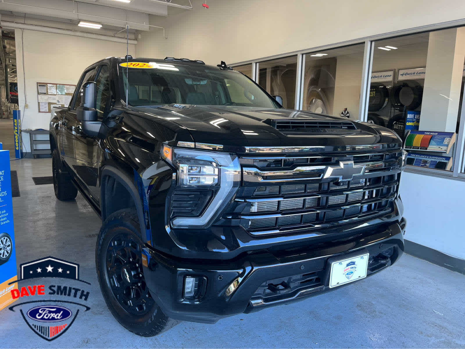 Used 2024 Chevrolet Silverado 2500 LTZ w/ LTZ Plus Package AWD/4WD image 3