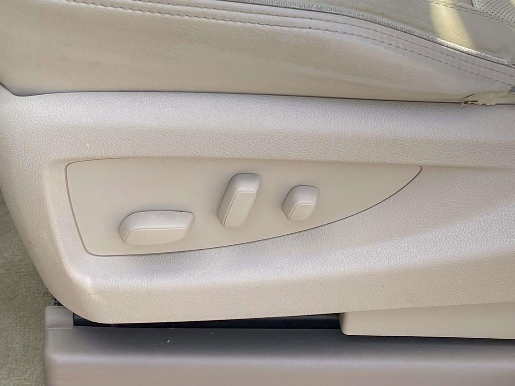 Used 2017 GMC Yukon XL Denali w/ Open Road Package AWD/4WD image 17