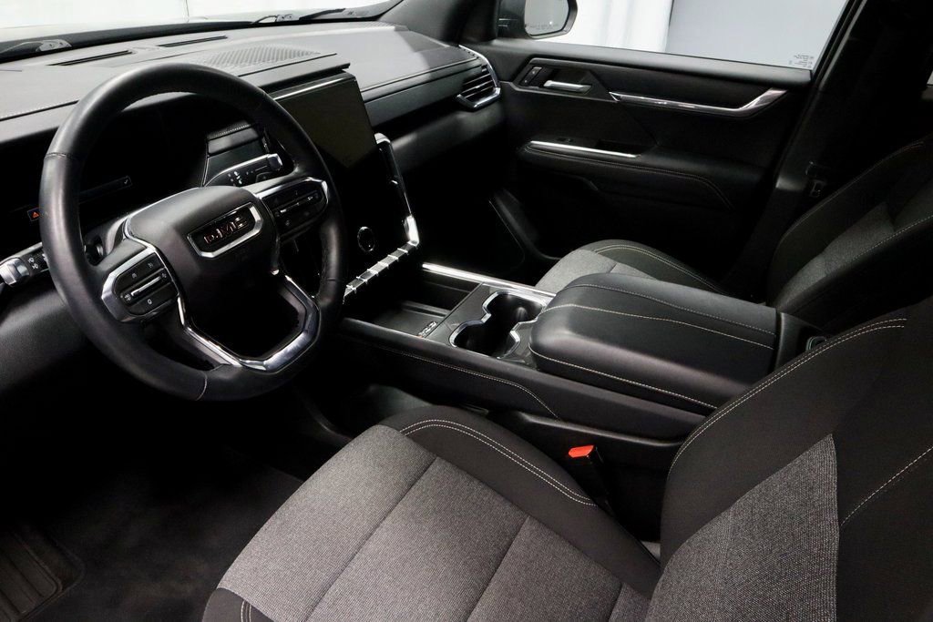 Used 2025 GMC Acadia Elevation image 27