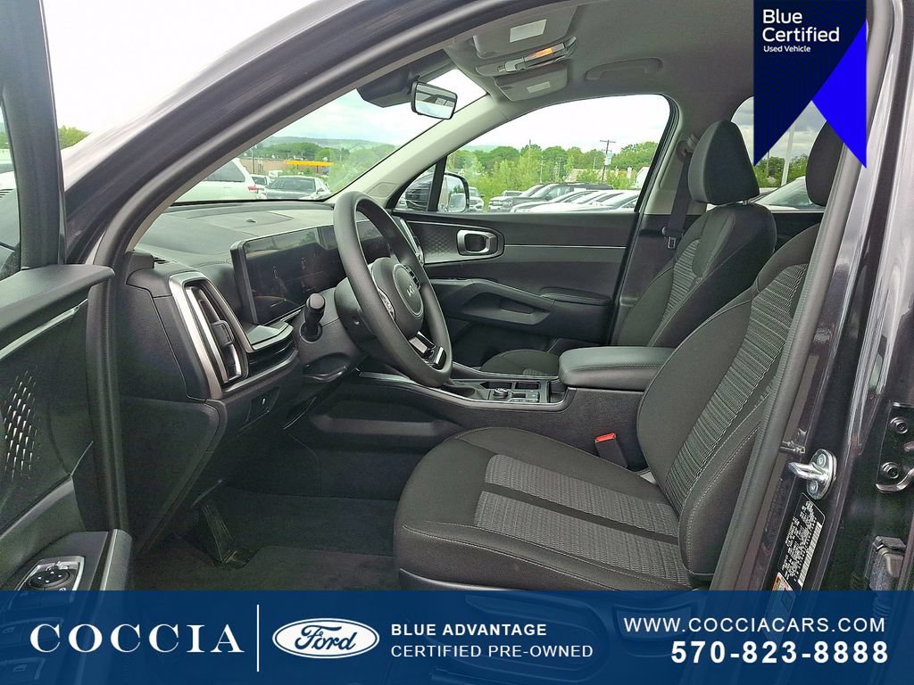 Used 2025 Kia Sorento LX FWD image 14