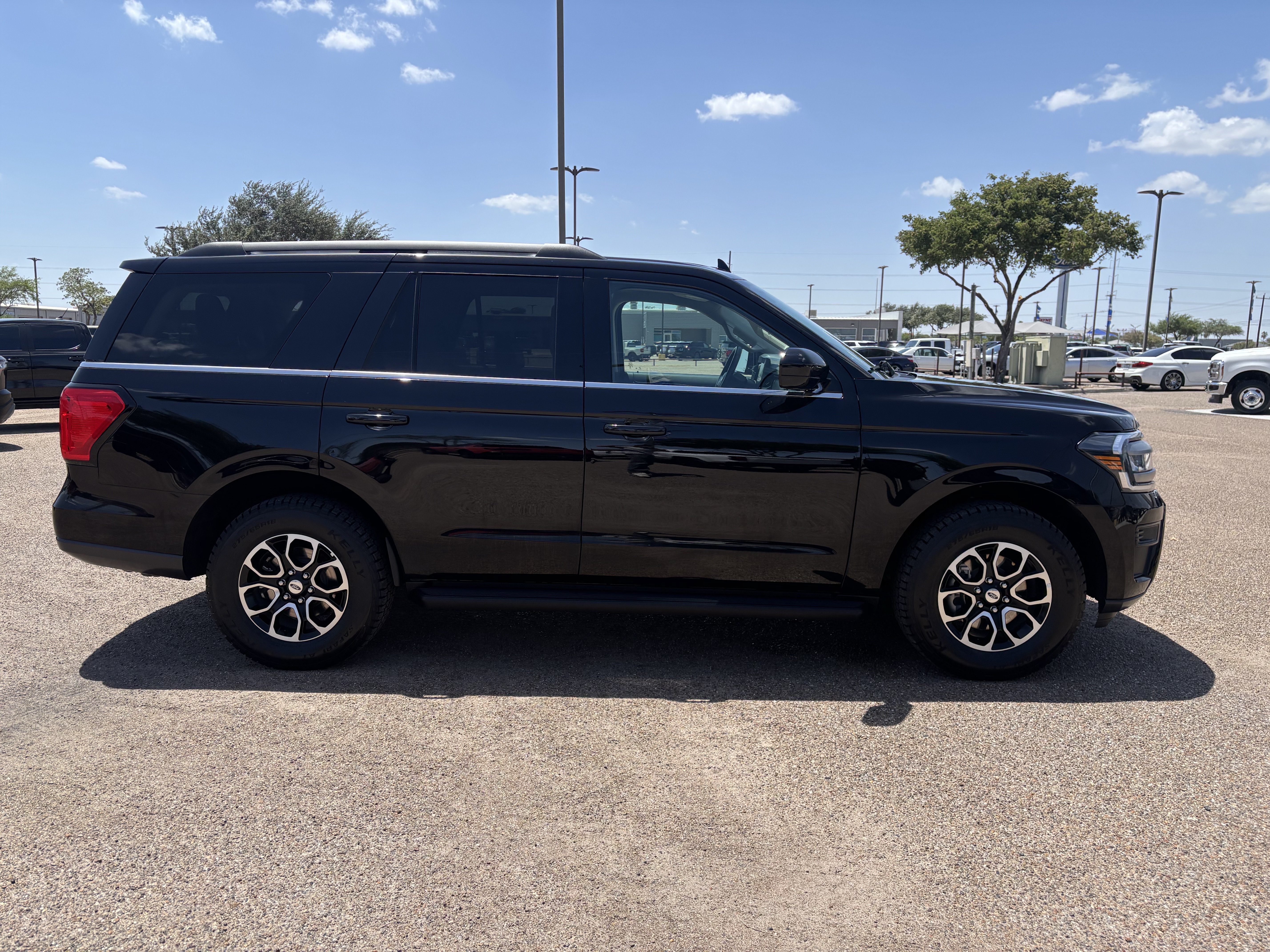 Certified 2023 Ford Expedition XLT RWD image 4