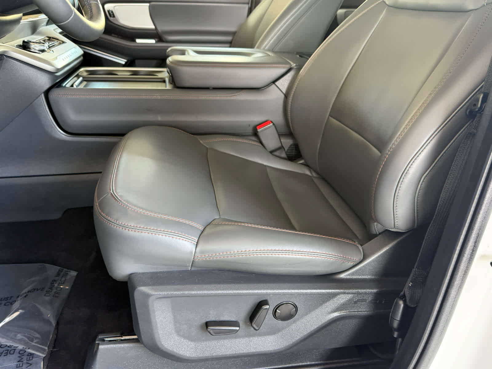 Certified 2025 Ford Expedition Active AWD/4WD image 4