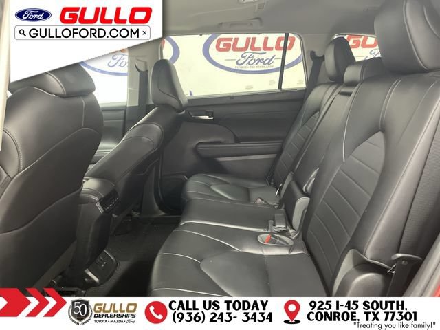 Used 2022 Toyota Highlander XLE FWD image 14