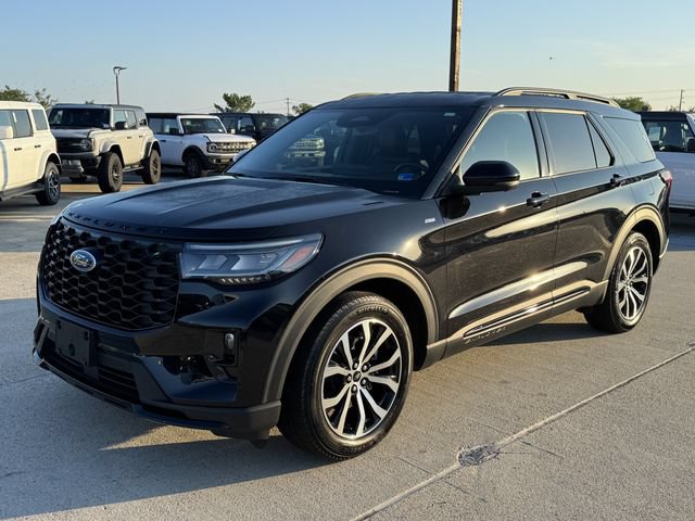 Certified 2025 Ford Explorer ST-Line w/ Premium Package RWD image 12