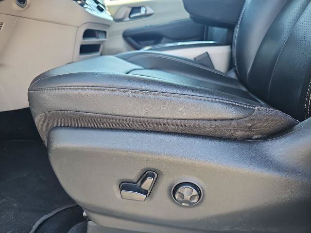 Used 2024 Chrysler Pacifica Touring-L FWD image 27