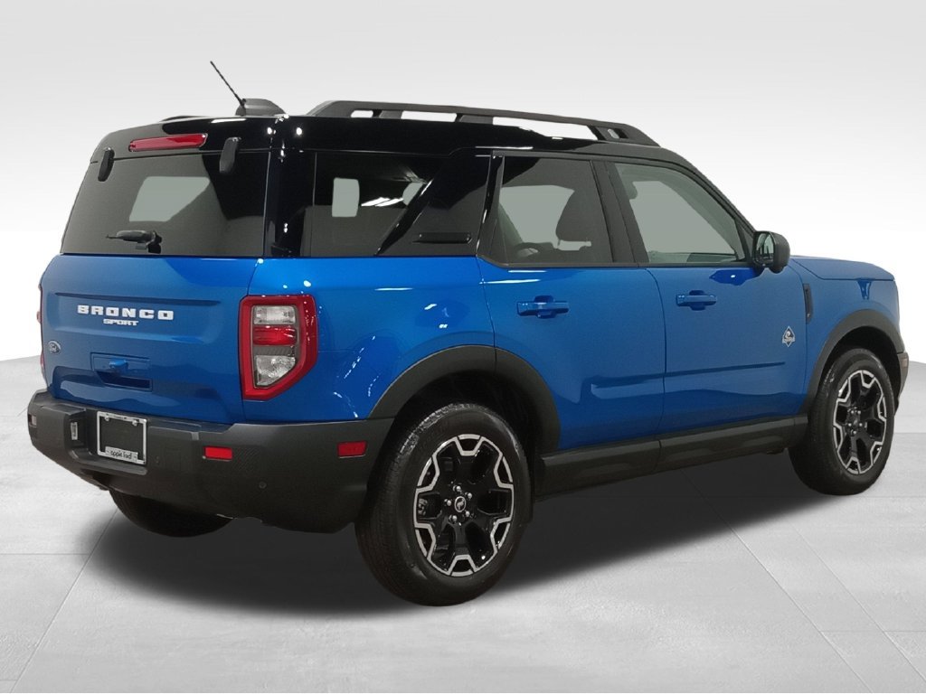 Certified 2025 Ford Bronco Sport Outer Banks w/ Outer Banks Tech Package+ AWD/4WD image 3