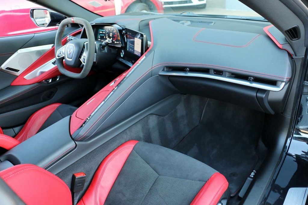 Used 2024 Chevrolet Corvette Stingray Preferred Cpe w/ 2LT image 28