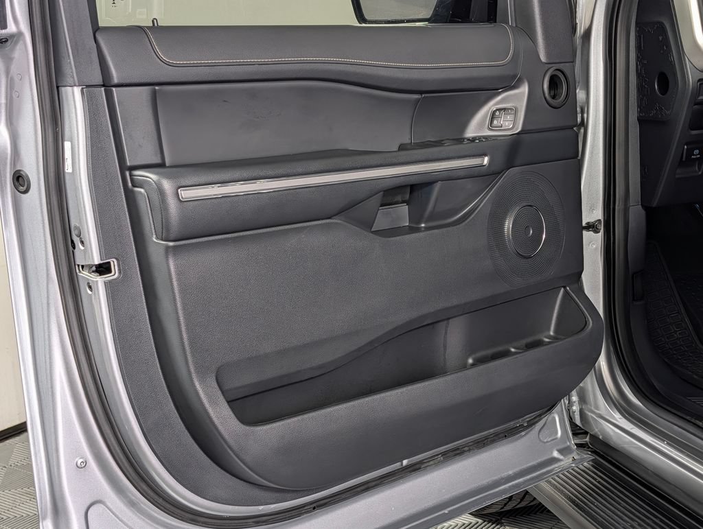 Certified 2024 Ford Expedition XLT RWD image 25