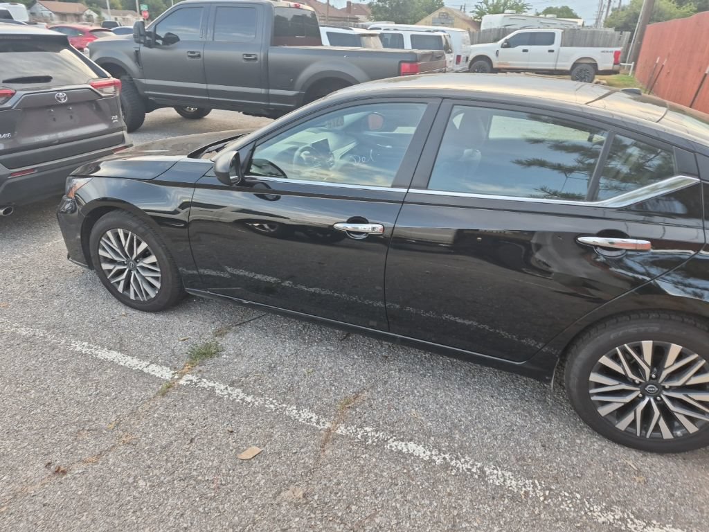 Used 2025 Nissan Altima 2.5 SV FWD image 7