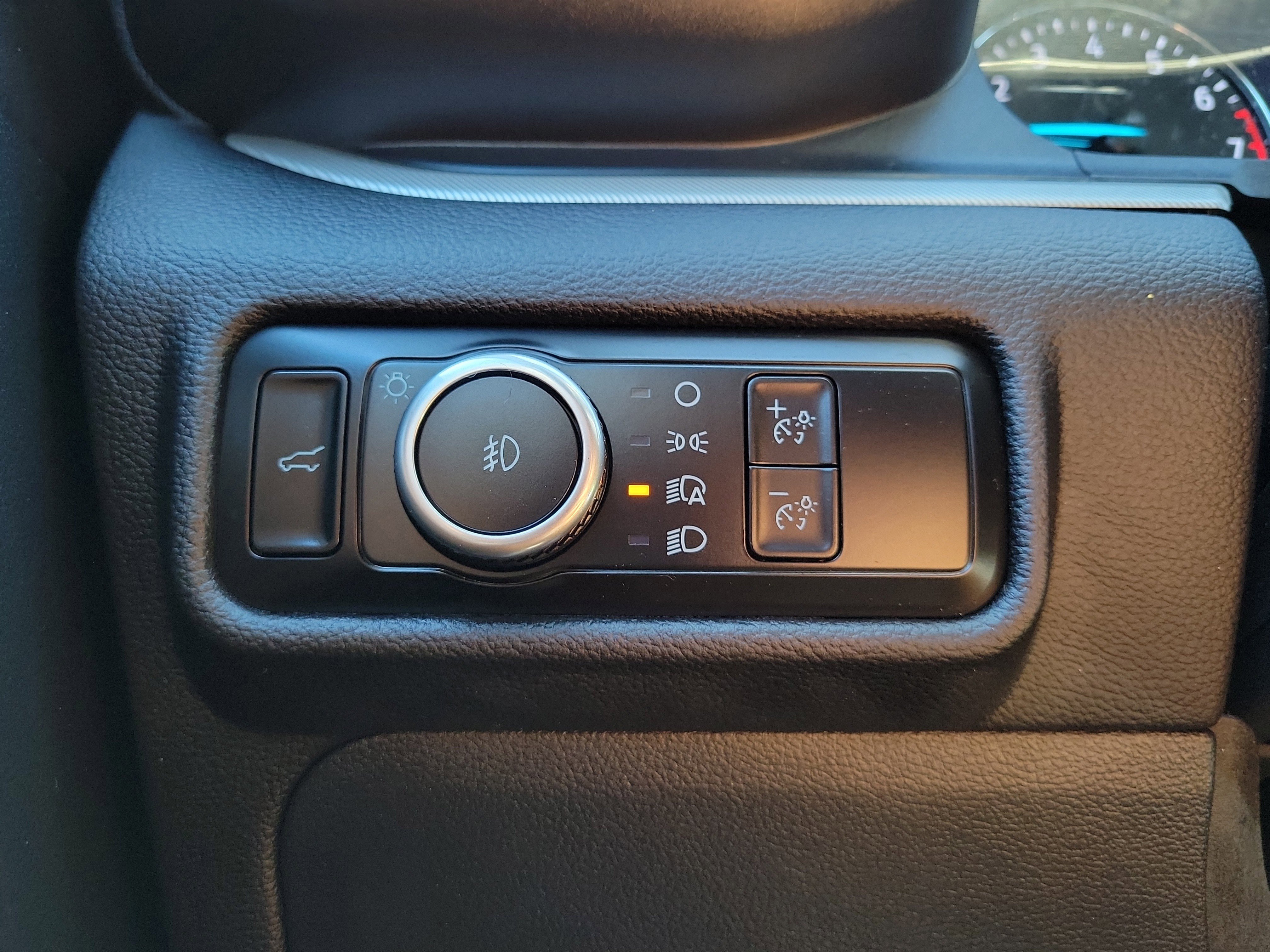 Certified 2023 Ford Explorer XLT w/ Equipment Group 202A image 29