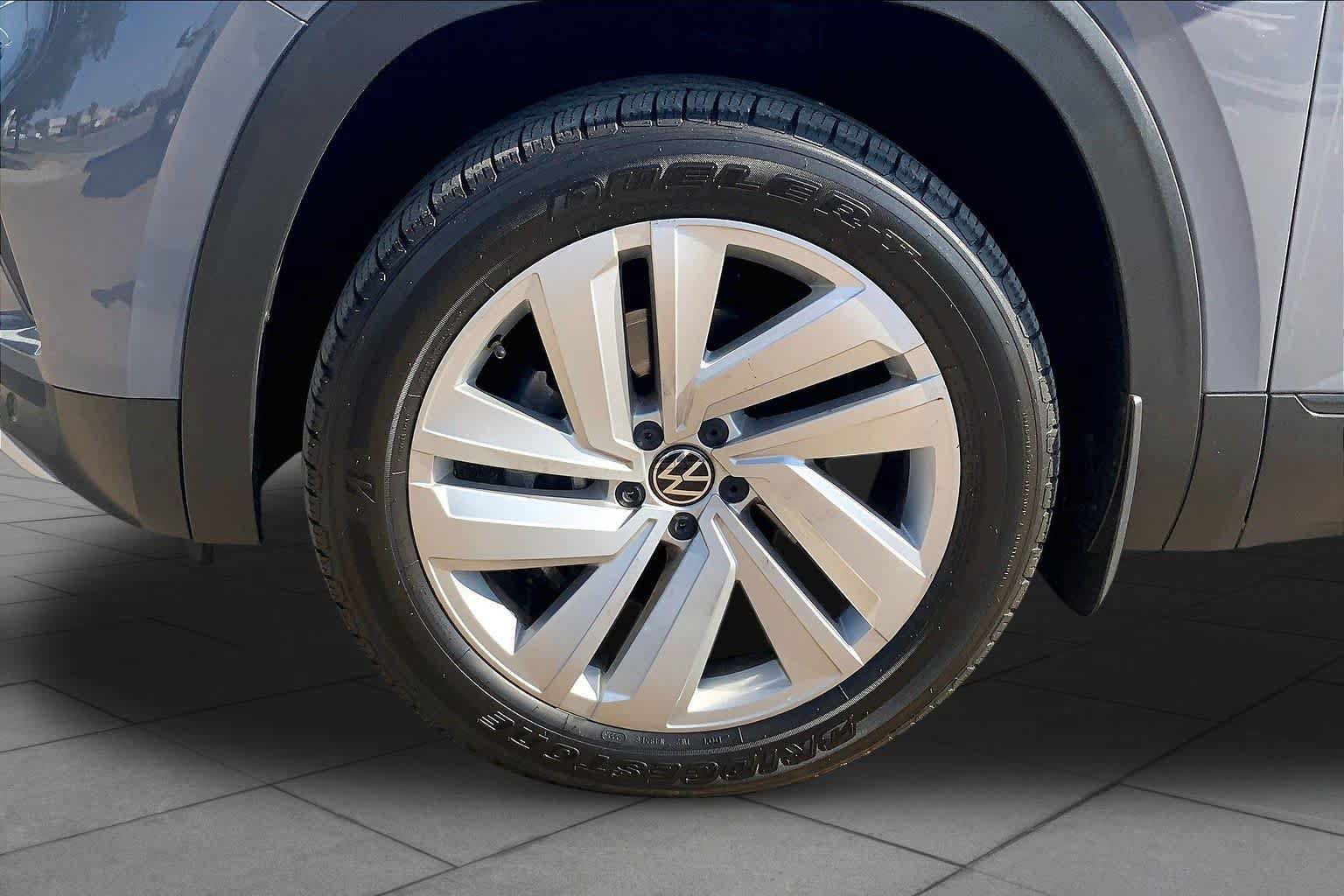 Used 2021 Volkswagen Atlas Cross Sport SE w/ V6 Towing Package FWD image 11
