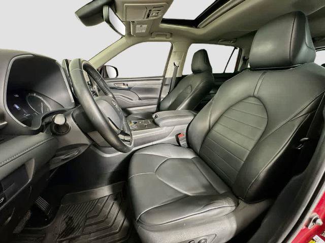 Used 2020 Toyota Highlander XLE FWD image 12